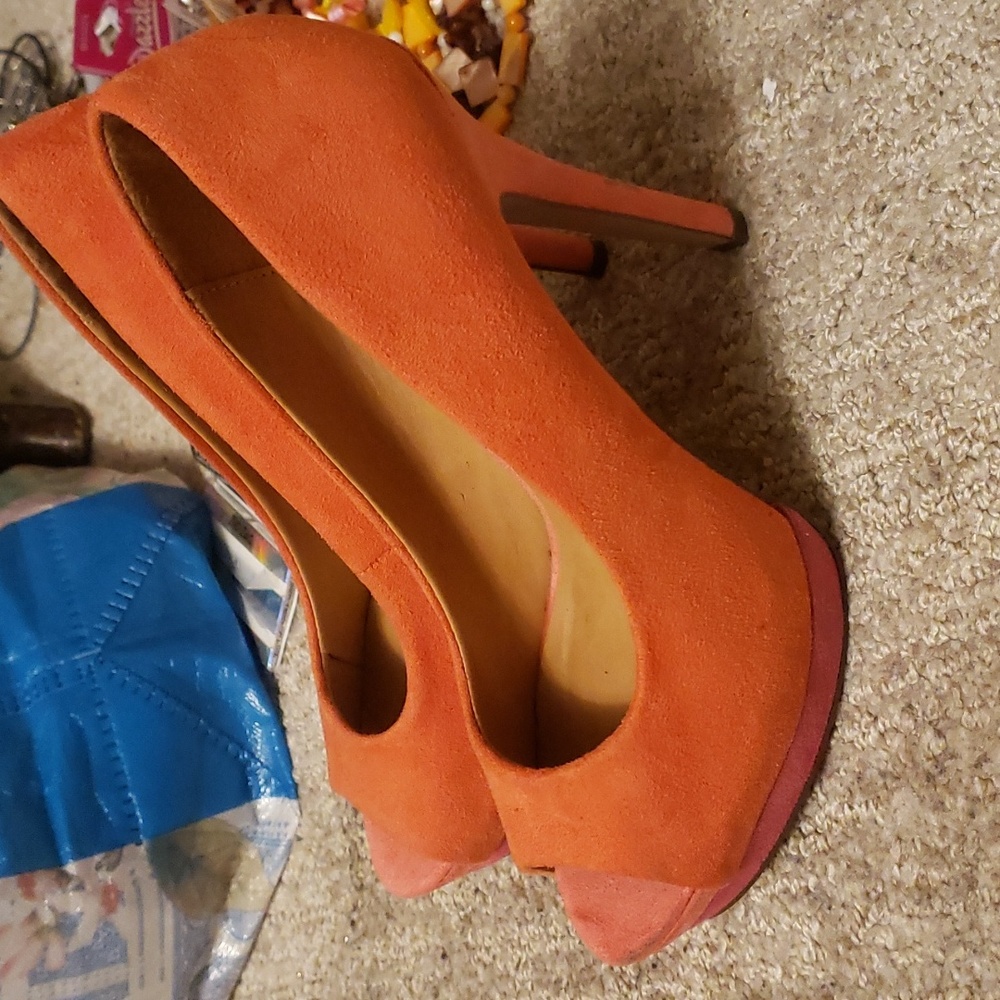 Great condition suede shoes